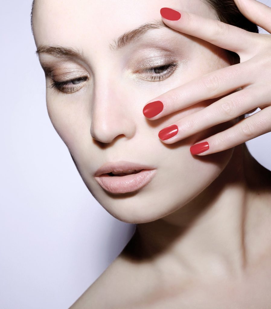 red, nails, beauty-4667268.jpg